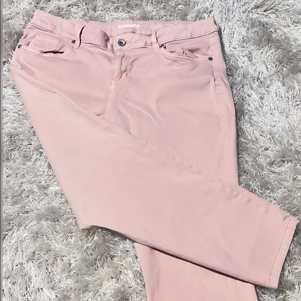 A1001 - Women Sonoma pink capris size 12 modern fit.